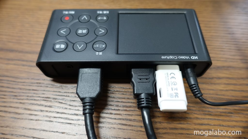USBストレージは背面のUSB端子にさす