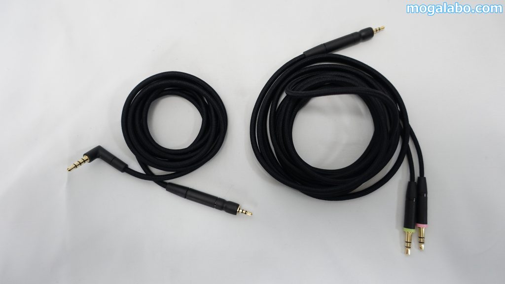 ケーブルはPC用（3.5mm3極ケーブル、2m）、家庭用ゲーム機用（3.5mm4極ケーブル、1.5m）の2種類