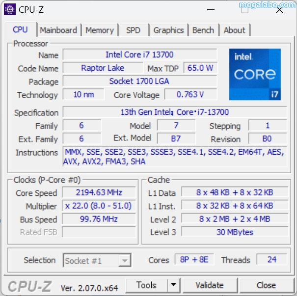CPUはCore i7-13700を搭載